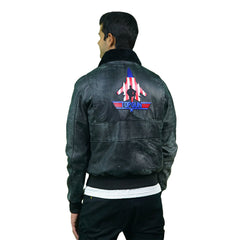 Chaqueta Bomber negra con parche