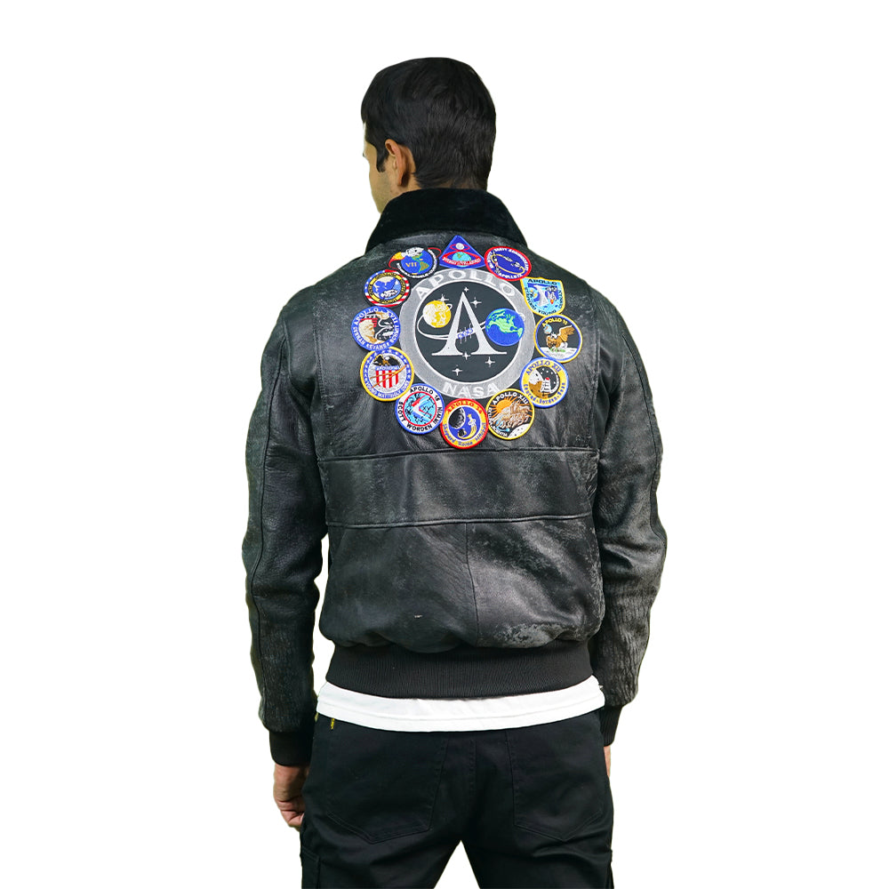 Chaqueta Bomber negra con parche